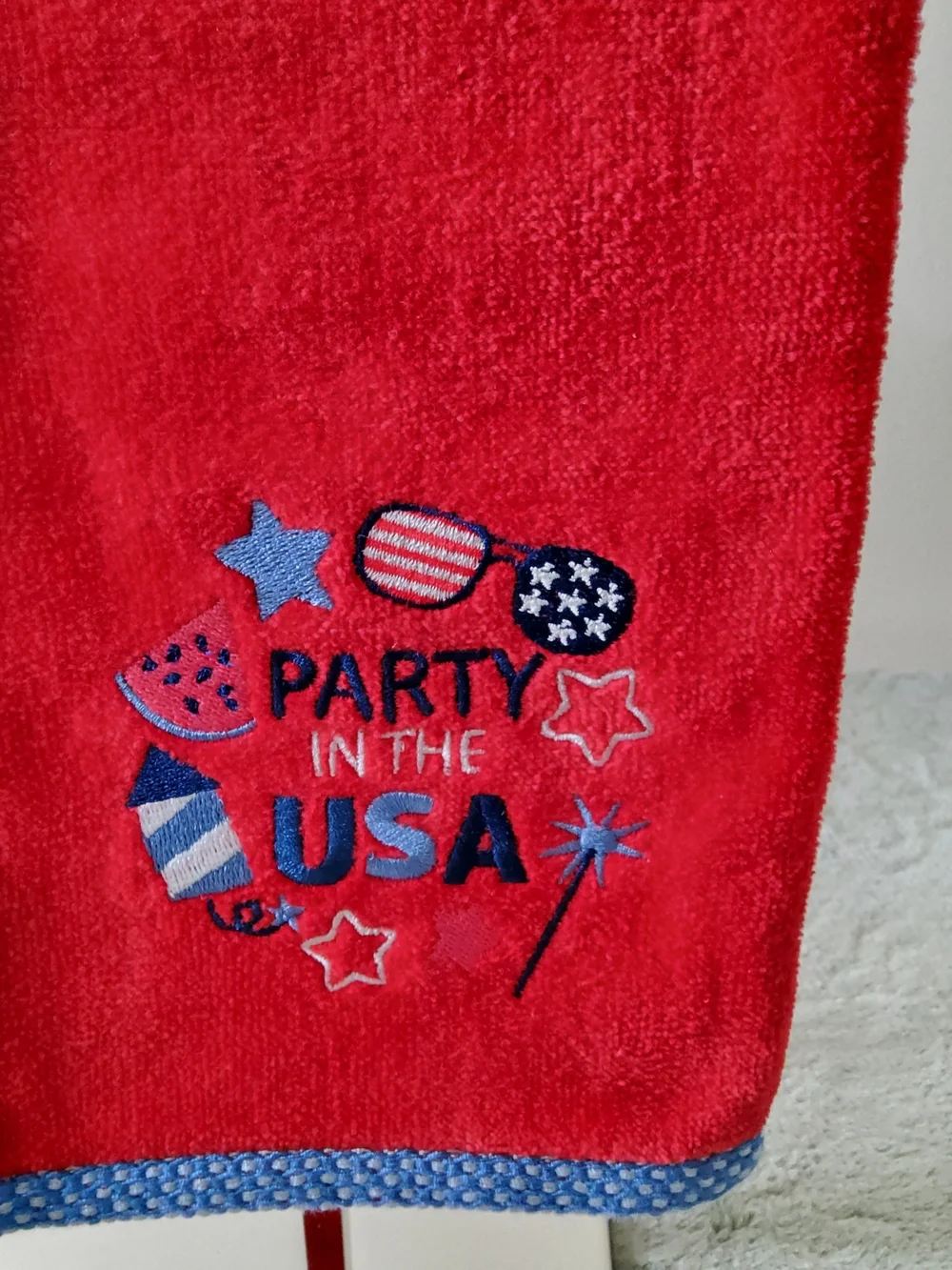 * Celebrate Together Americana “Party in the USA” Patriotic Hand Towel Red